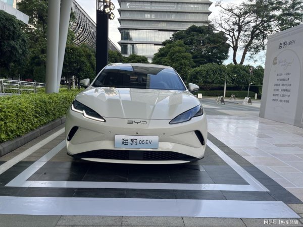翻翻策略 比亚迪海豹06EV售价10.98万起，买哪个版本最划算？